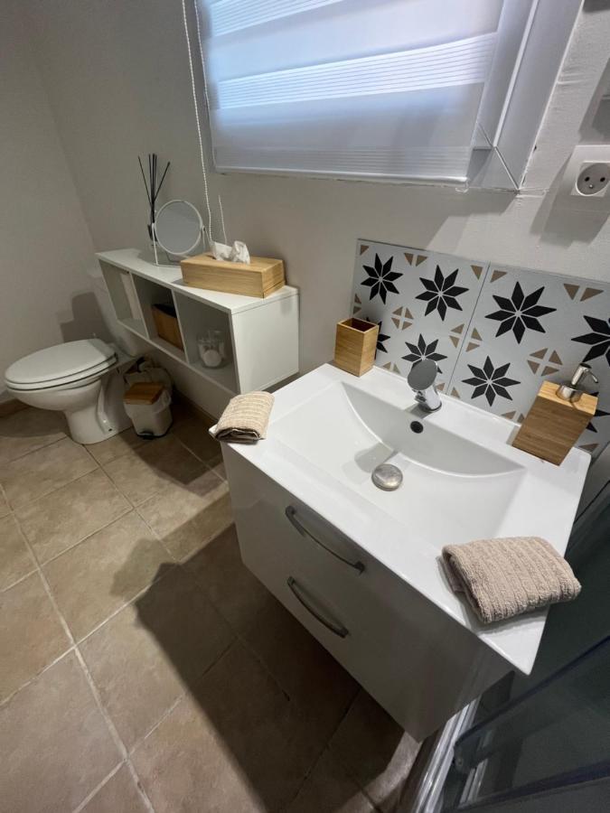 Studio Chez Joss Istres Exterior foto
